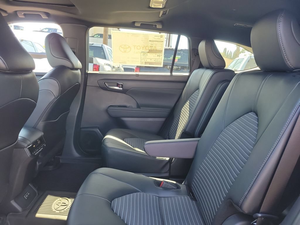 New 2026 Toyota Highlander XSE AWD/4WD image 14