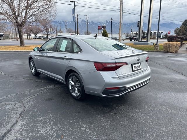 Used 2024 Volkswagen Jetta SE image 5