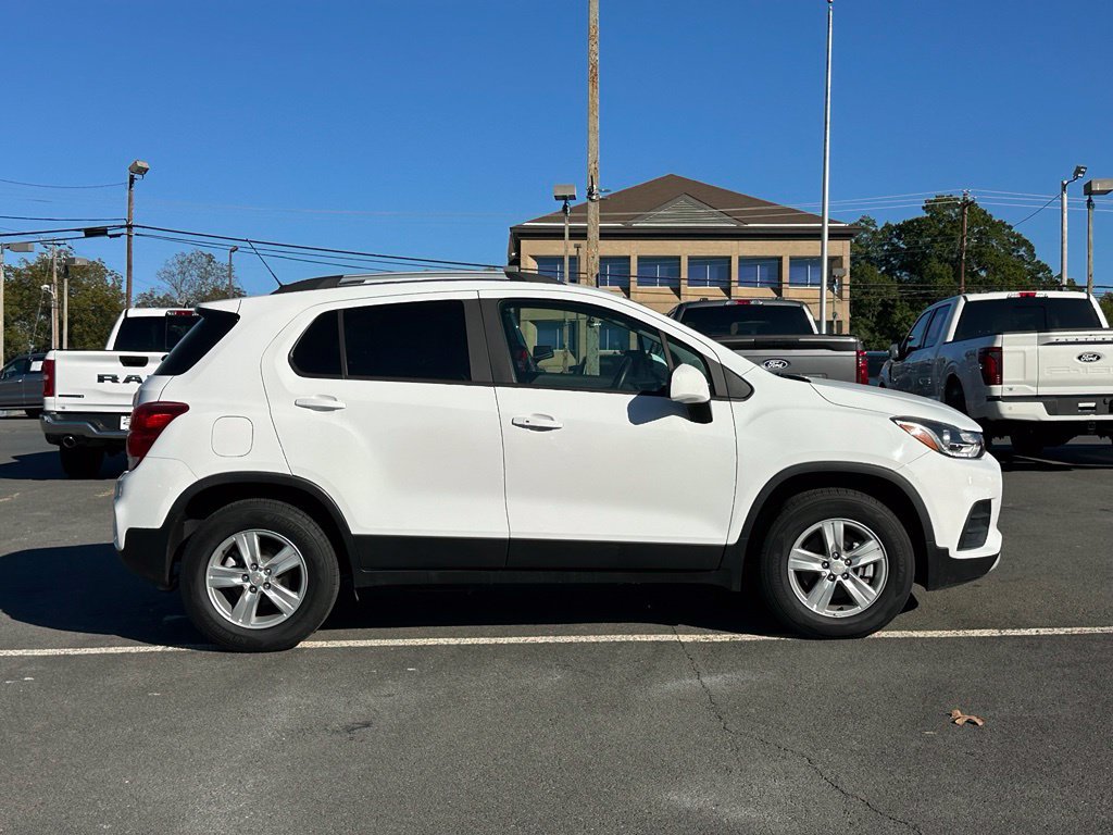 Used 2022 Chevrolet Trax LT w/ LT Convenience Package AWD/4WD image 10