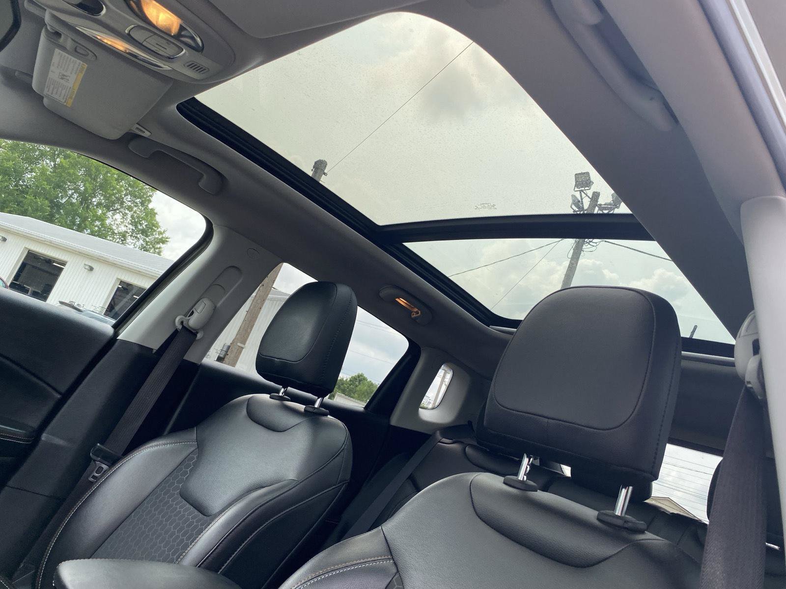 Used 2018 Jeep Compass Latitude w/ Popular Equipment Group FWD image 24