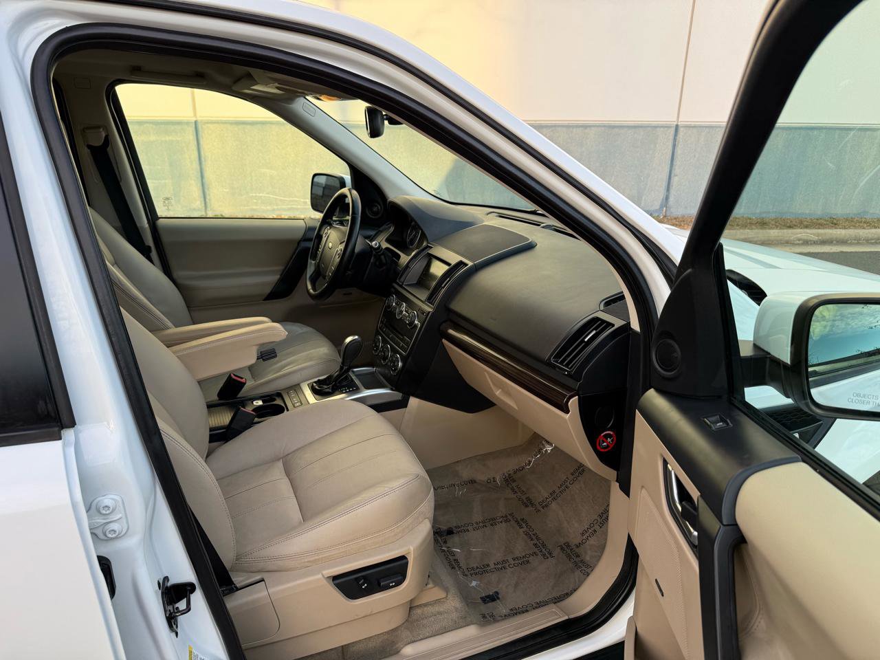 Used 2013 Land Rover LR2 image 22