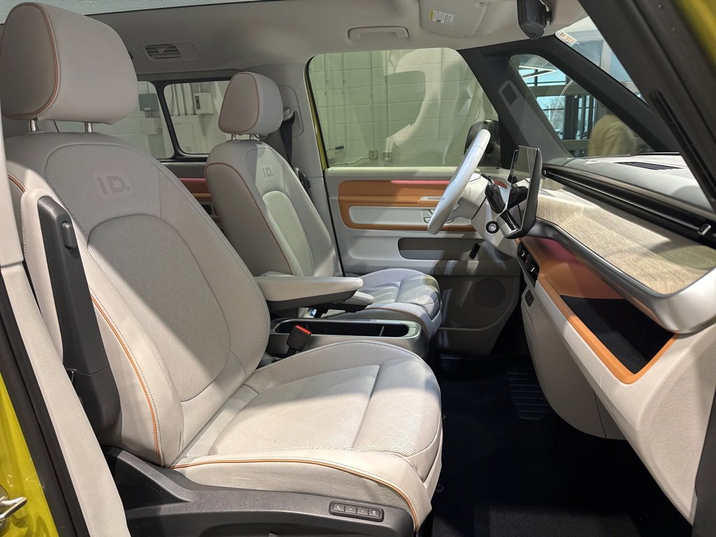 Used 2025 Volkswagen ID. Buzz 1st Edition image 38