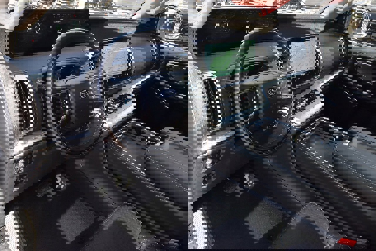 Certified 2025 Ford Expedition Platinum image 34