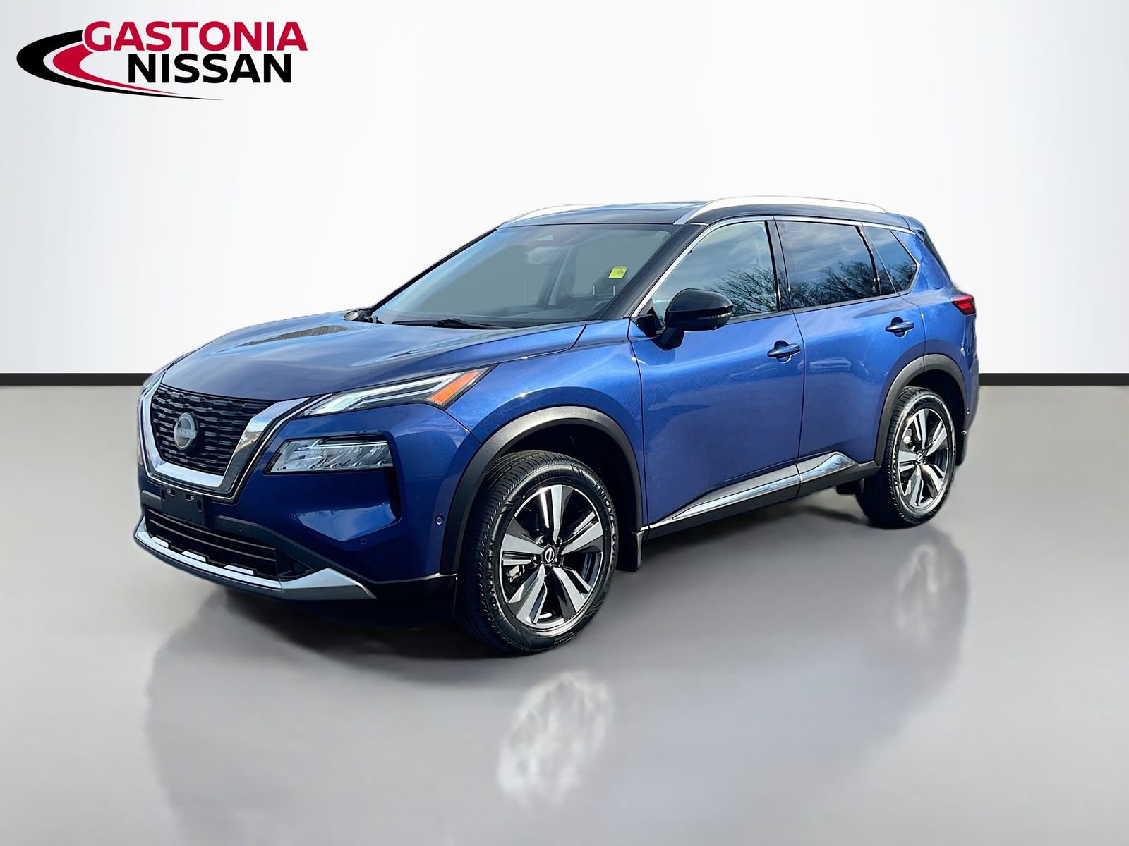 Used 2023 Nissan Rogue Platinum image 3