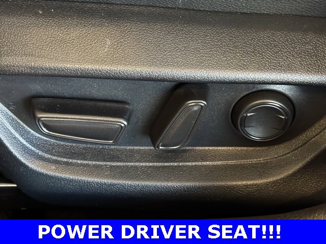 Used 2025 Toyota Camry SE image 5