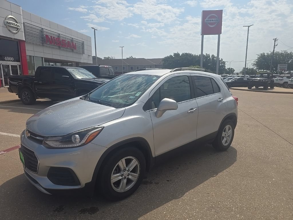 Used 2017 Chevrolet Trax LT w/ LT Convenience Package FWD image 1
