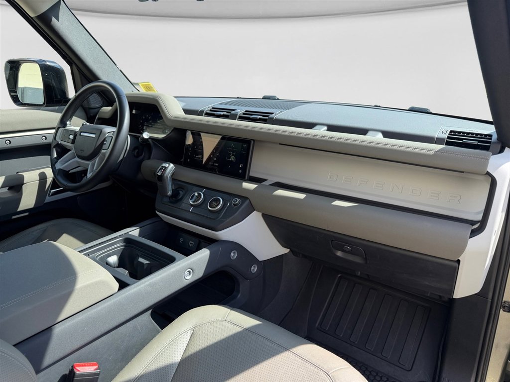 Used 2023 Land Rover Defender 90 S image 21