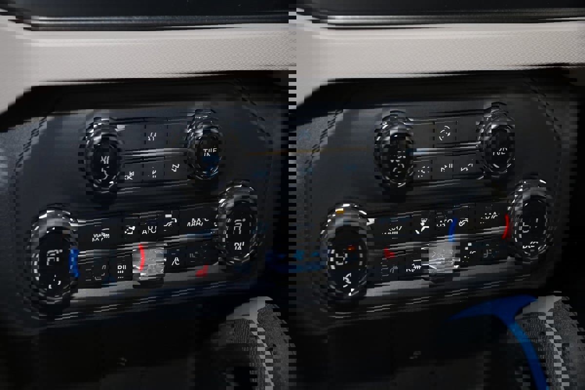 Used 2023 Ford Bronco Wildtrak image 32