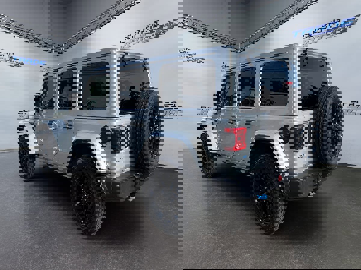 Used 2024 Jeep Wrangler Sahara image 7