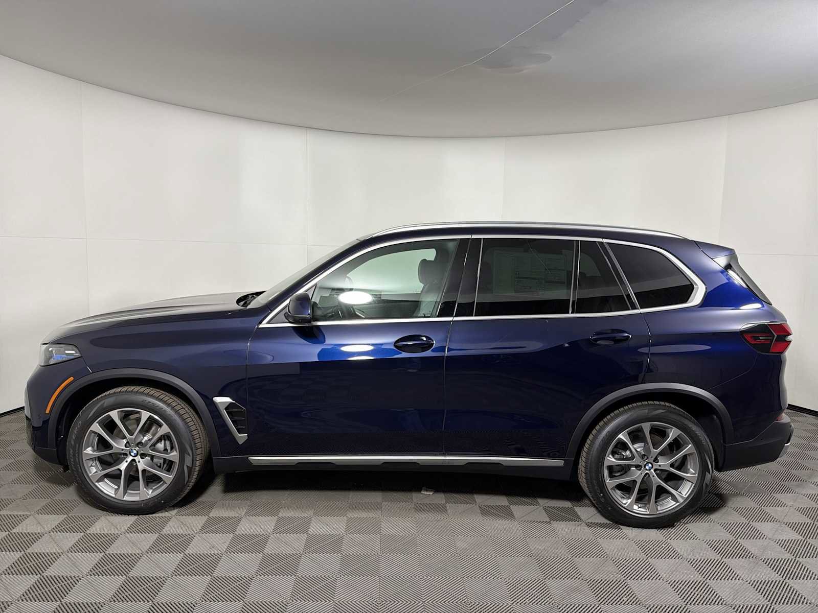 New 2026 BMW X5 xDrive40i w/ Climate Comfort Package AWD/4WD image 4