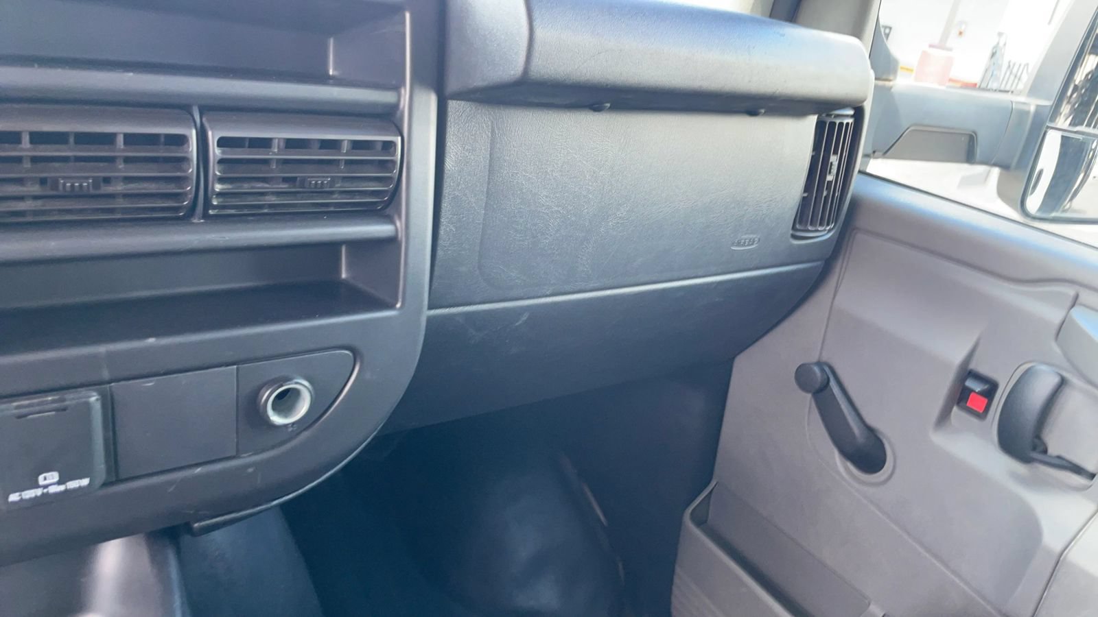 Used 2019 GMC Savana 3500 RWD image 13