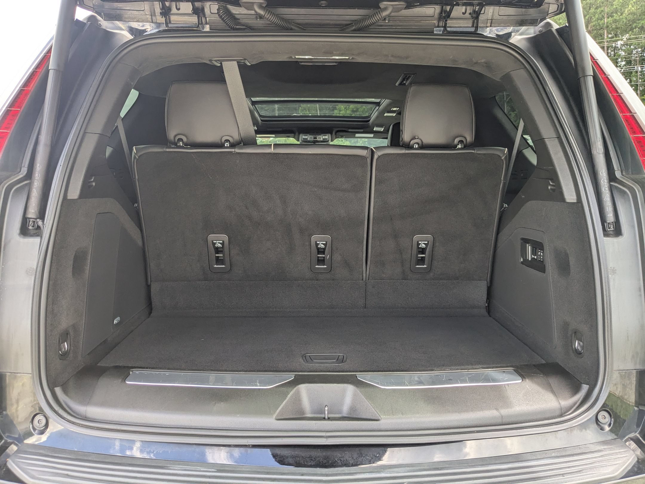 Used 2022 Cadillac Escalade Premium Luxury Platinum w/ Heavy-Duty Trailer Package AWD/4WD image 28