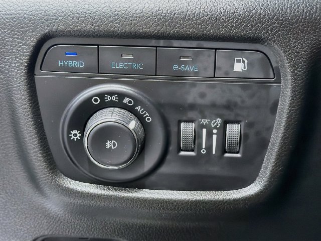 Used 2023 Jeep Grand Cherokee Overland w/ Advanced Protech Group III AWD/4WD image 11