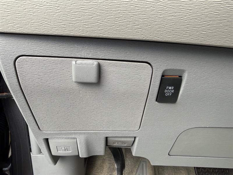 Used 2012 Toyota Sienna LE FWD image 38