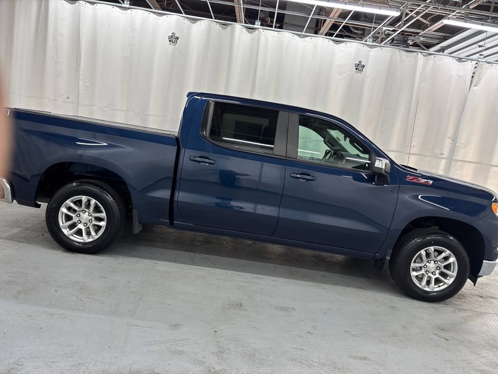 Used 2022 Chevrolet Silverado 1500 LT w/ Z71 Off-Road Package image 6