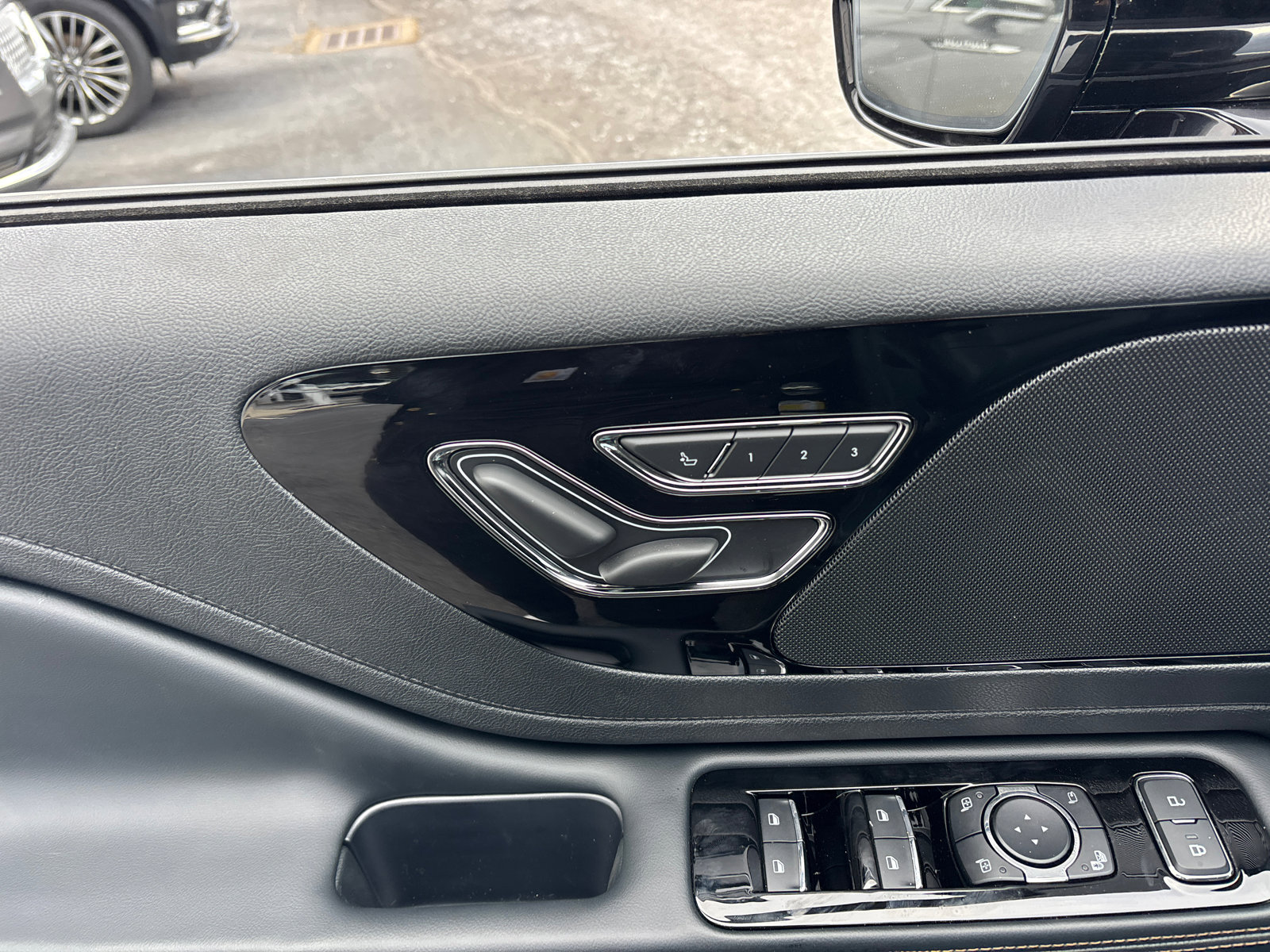 New 2026 Lincoln Aviator AWD image 12