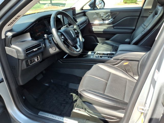 Used 2023 Lincoln Corsair Reserve w/ Equipment Group 201A FWD image 3