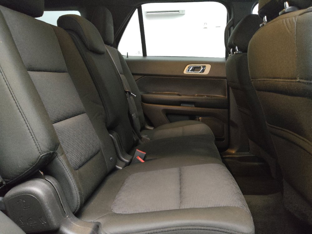 Used 2015 Ford Explorer XLT image 19