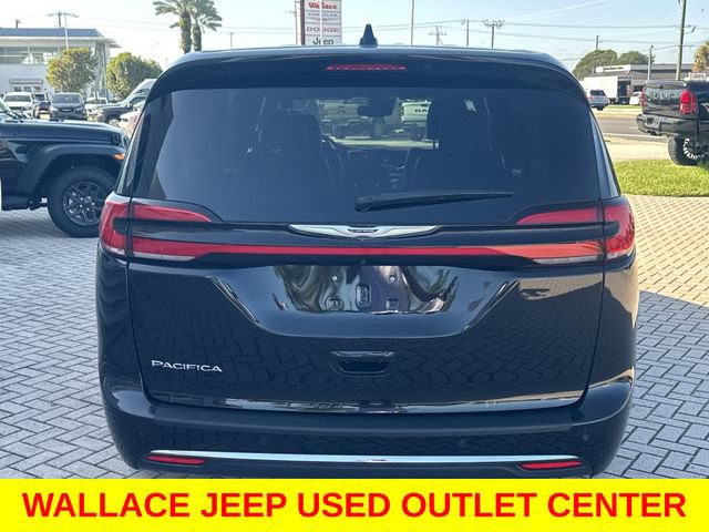 Used 2025 Chrysler Pacifica Select FWD image 8