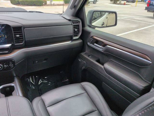 Used 2024 Chevrolet Silverado 1500 LT Trail Boss w/ Convenience Package II AWD/4WD image 17