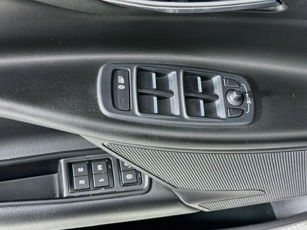 Used 2017 Jaguar XE Premium AWD/4WD image 19