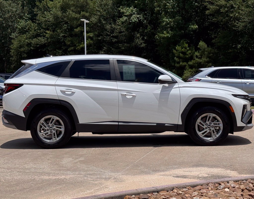 Certified 2025 Hyundai Tucson SE FWD image 9