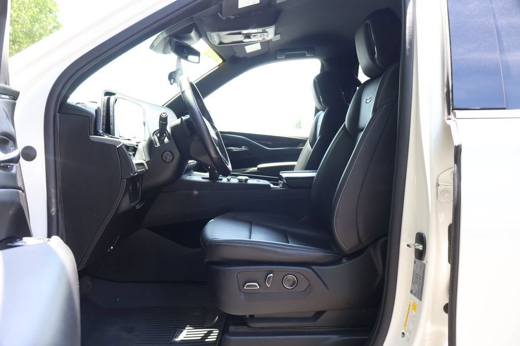 Certified 2022 Cadillac Escalade ESV Luxury w/ LPO, Illumination Package AWD/4WD image 37