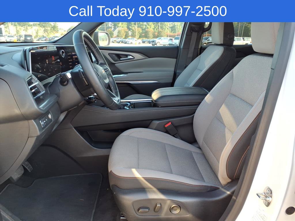 Used 2026 Chevrolet Traverse LT w/ Driver Confidence Package FWD image 9