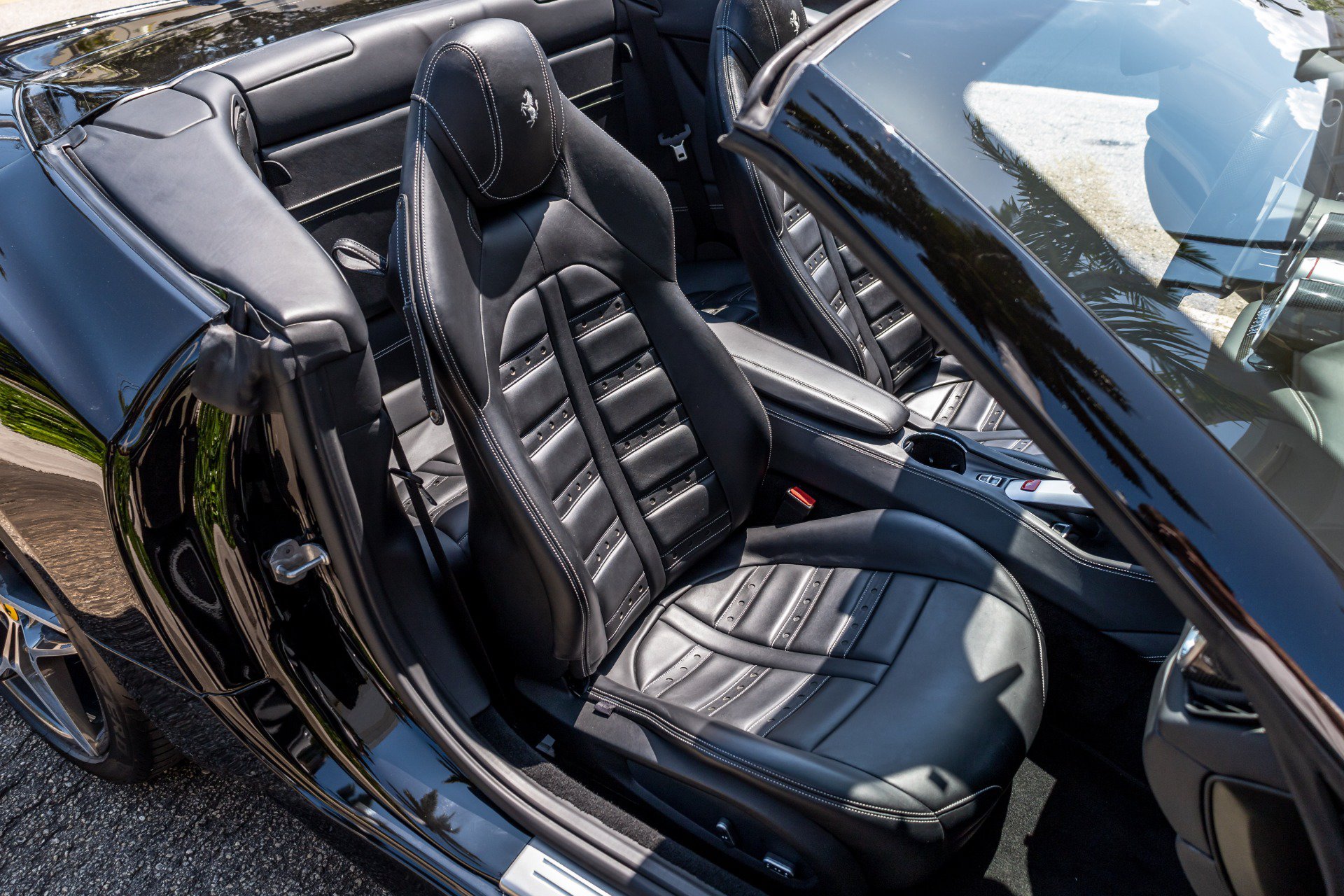 Used 2017 Ferrari California T RWD image 9