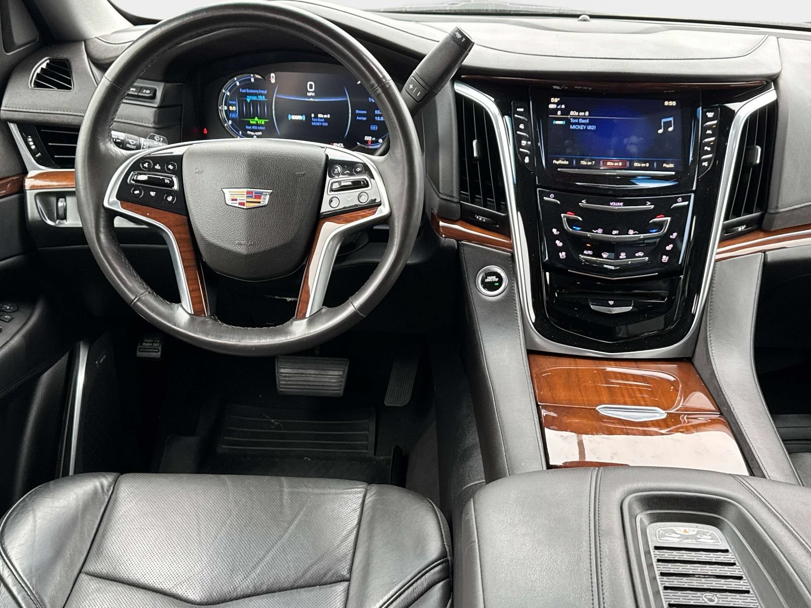 Used 2019 Cadillac Escalade Luxury AWD/4WD image 2