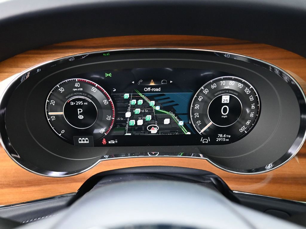 Used 2025 Bentley Bentayga AWD/4WD image 20
