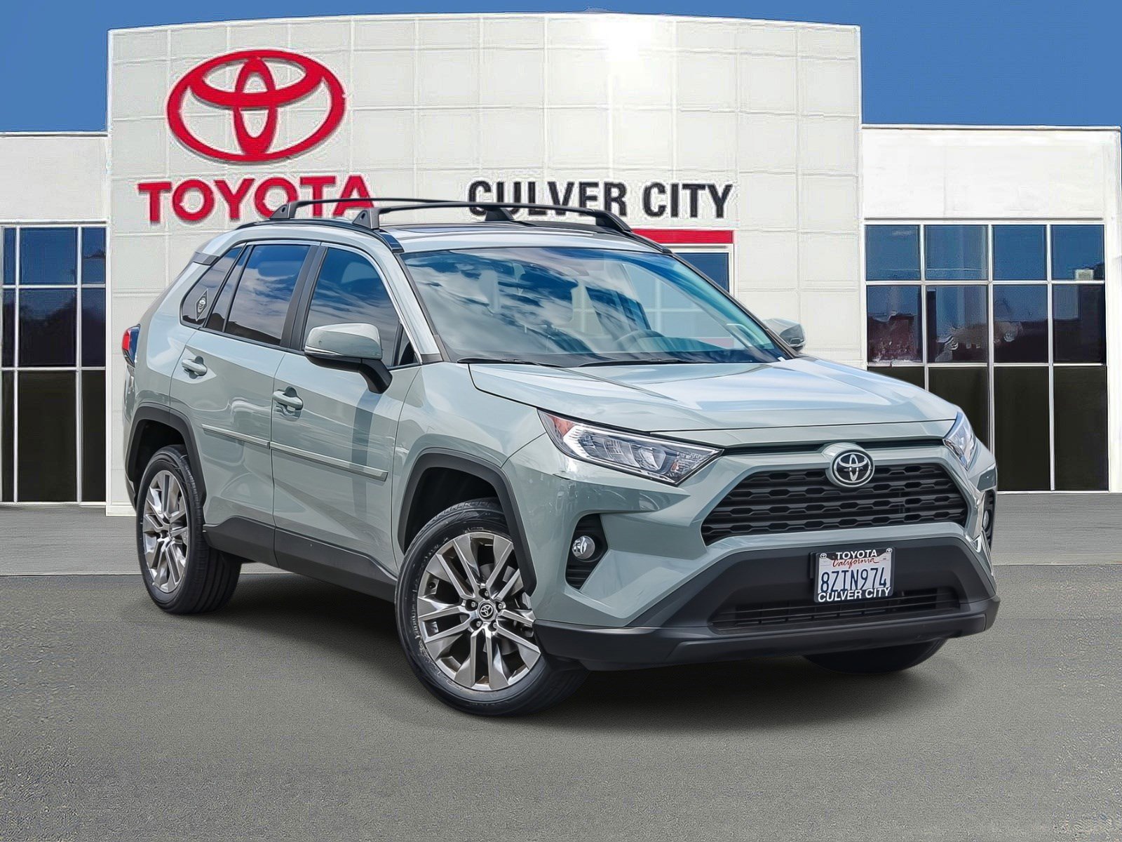 Certified 2021 Toyota RAV4 XLE Premium FWD image 1
