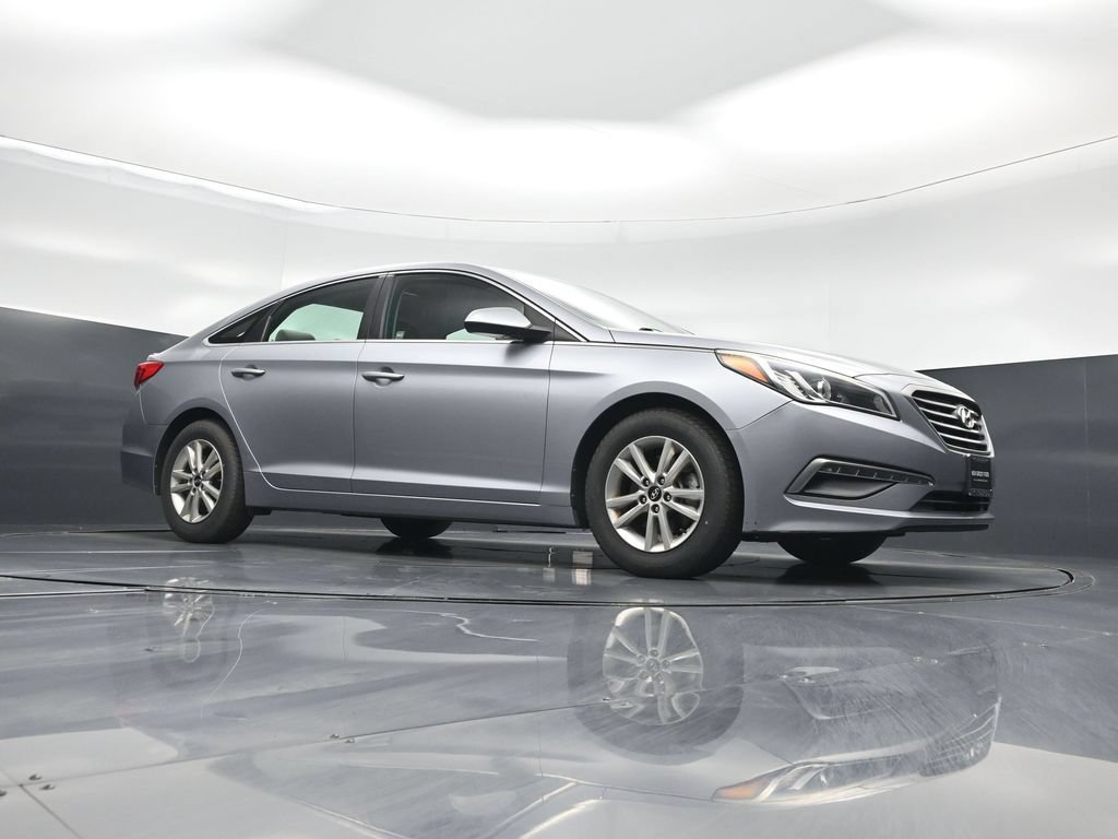 Used 2015 Hyundai Sonata SE w/ Option Group 09 FWD image 3