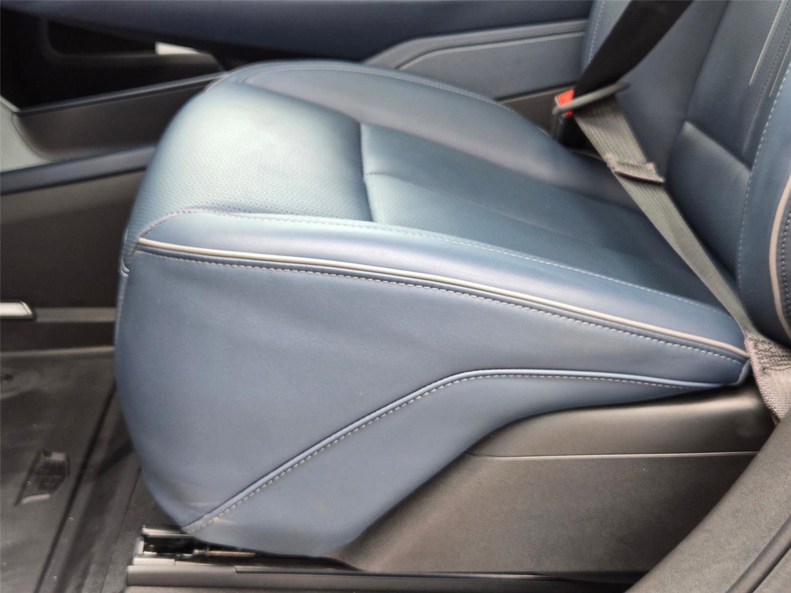 Used 2026 Cadillac Escalade IQ Luxury 2 w/ LPO, Floor Liner Package AWD/4WD image 28