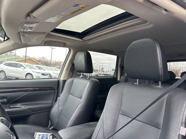 Used 2018 Mitsubishi Outlander SEL image 28