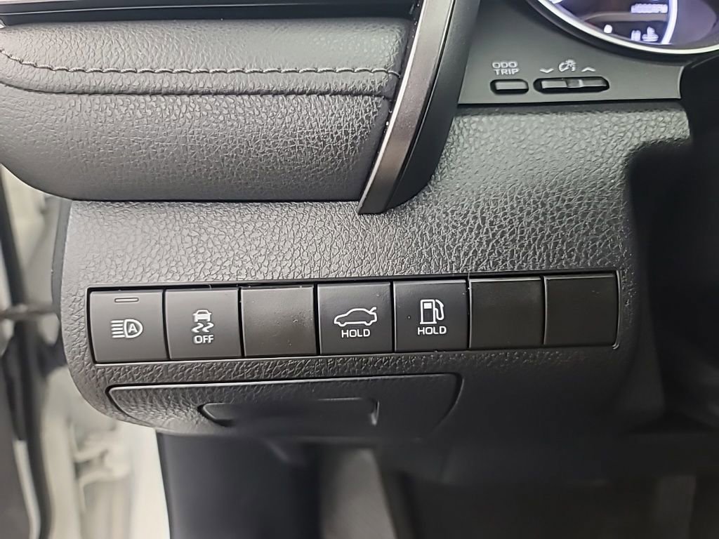 Used 2021 Toyota Camry LE image 25