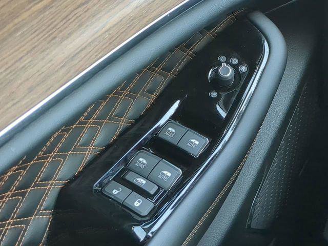 Certified 2022 Jeep Grand Cherokee Summit w/ Adv Protech Group IV image 31