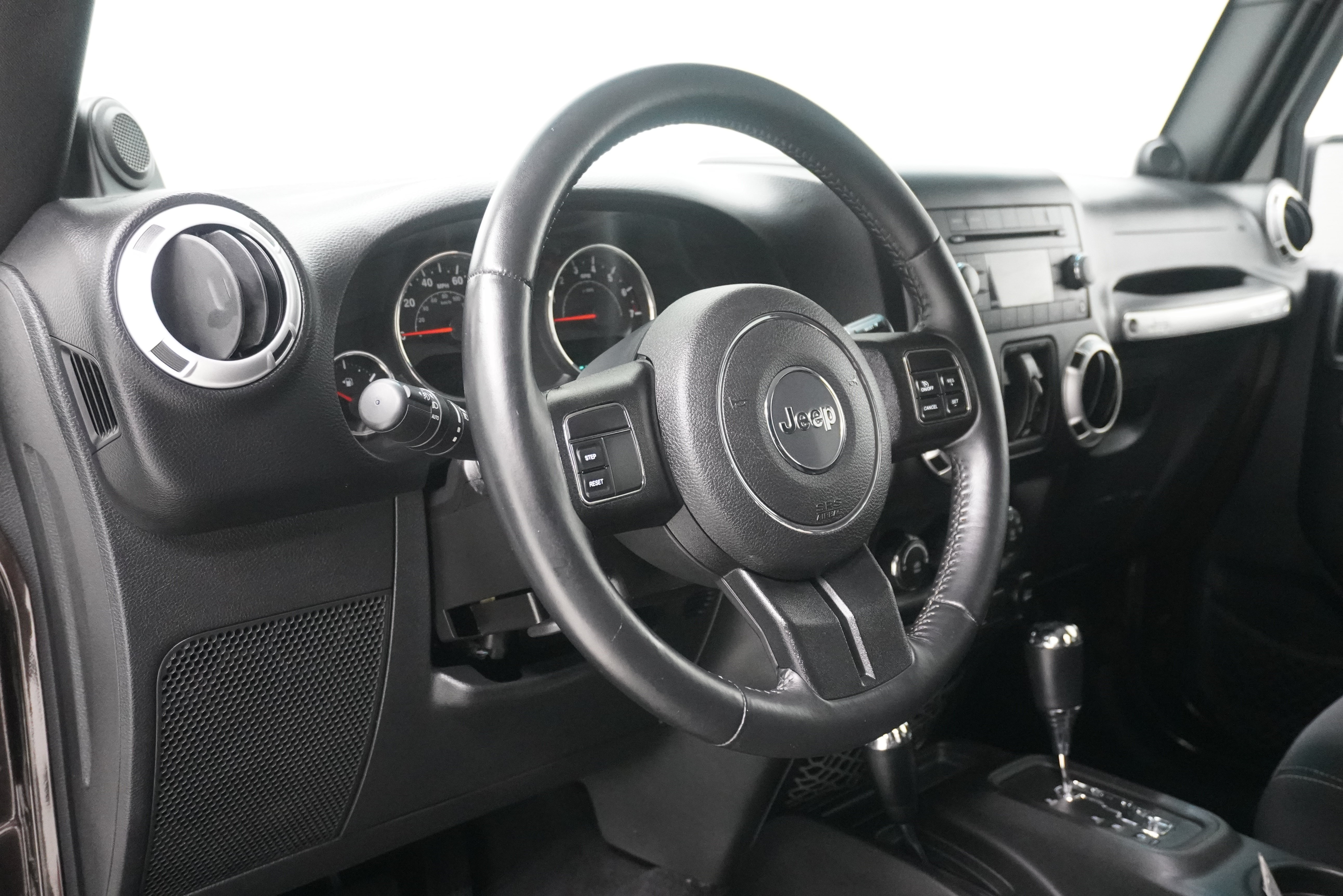 Used 2013 Jeep Wrangler Unlimited Sahara AWD/4WD image 12