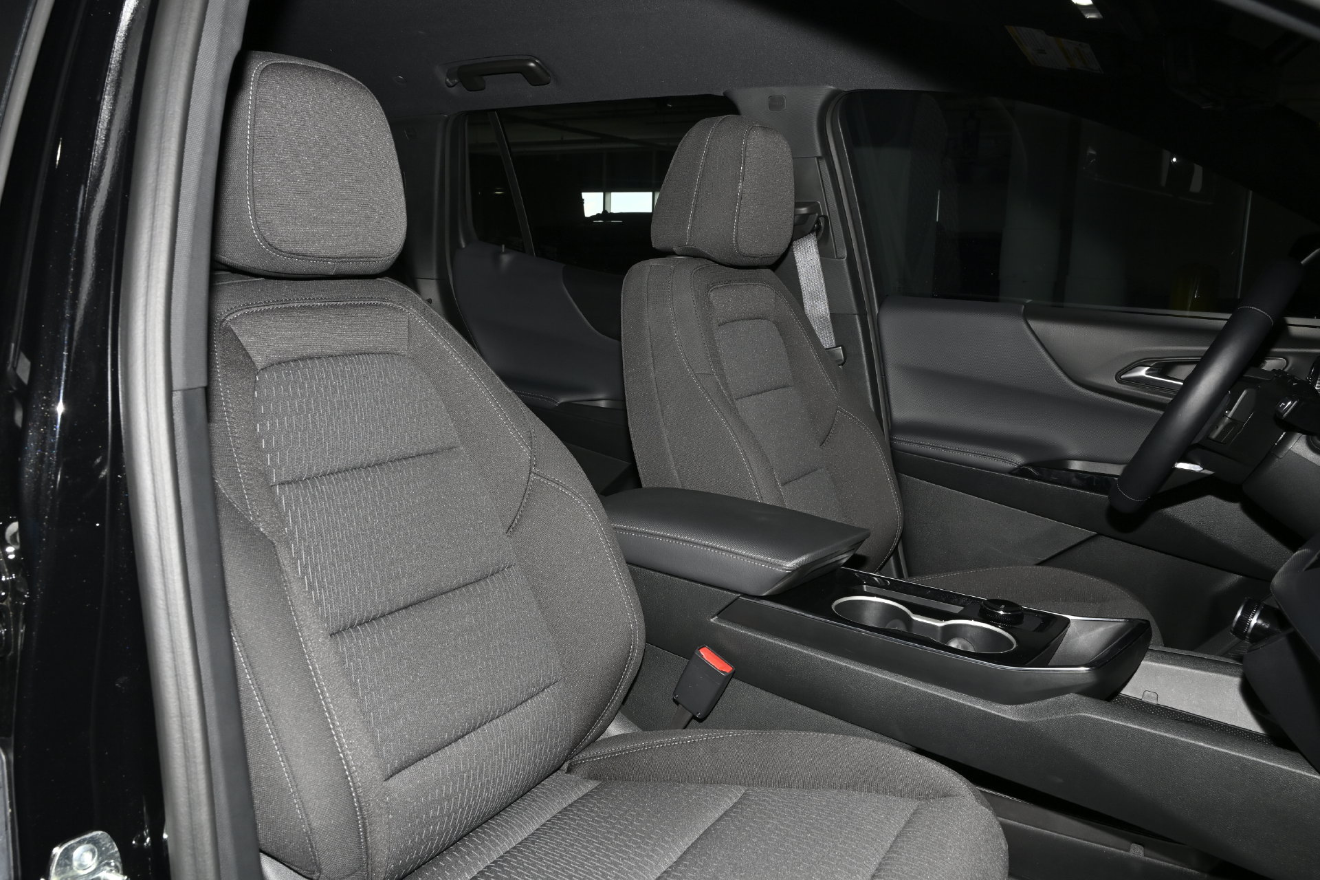 Used 2026 Chevrolet Equinox LT w/ Safety and Technology Package FWD image 14