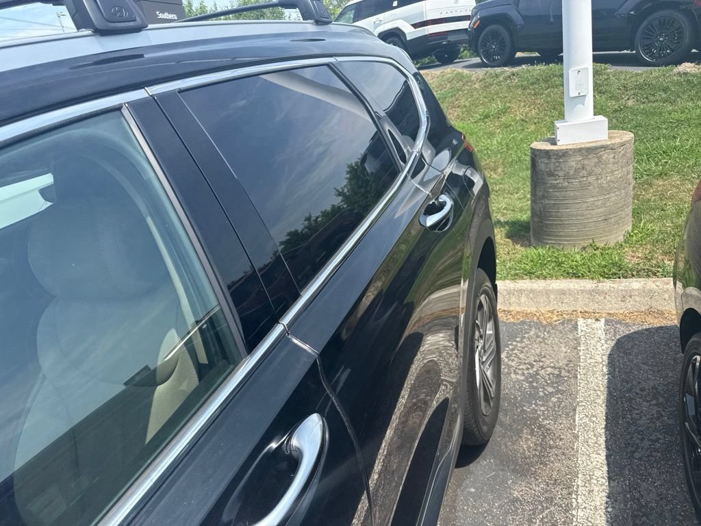 Certified 2023 Hyundai Santa Fe SEL w/ Premium Package FWD image 5
