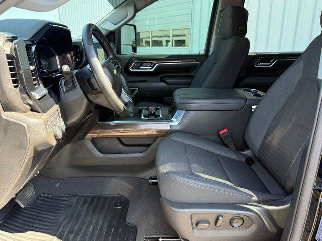 Used 2025 Chevrolet Silverado 2500 LT AWD/4WD image 9