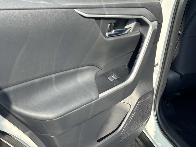 Used 2021 Toyota RAV4 XLE w/ Convenience Package AWD/4WD image 10