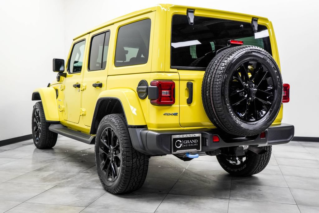 Used 2022 Jeep Wrangler Unlimited Sahara w/ Cold Weather Group AWD/4WD image 11
