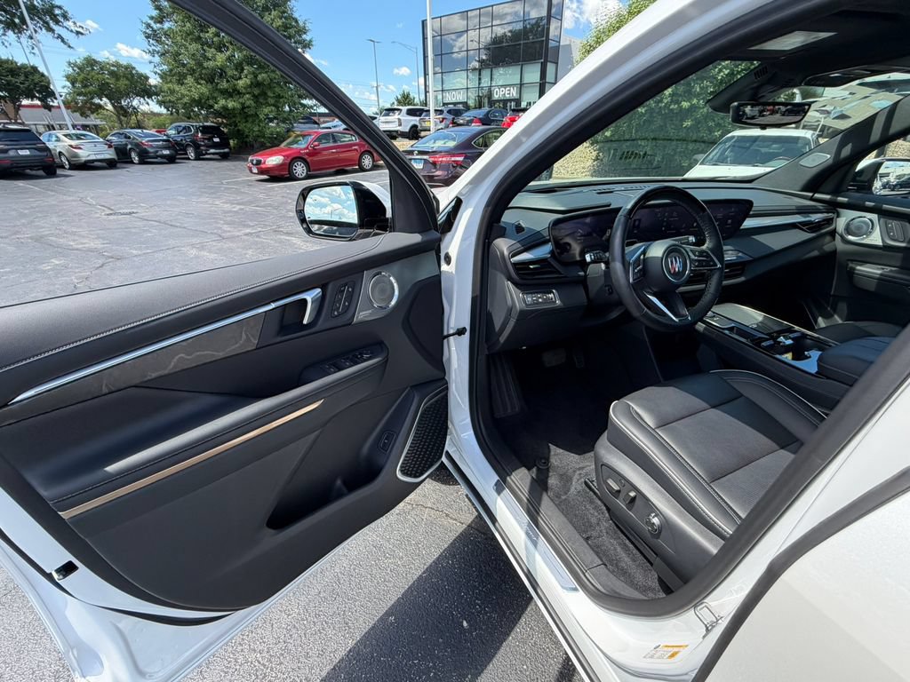 Certified 2025 Buick Enclave Avenir w/ Super Cruise Package AWD/4WD image 22