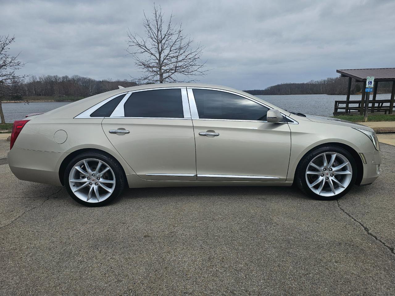 Used 2014 Cadillac XTS Premium image 4