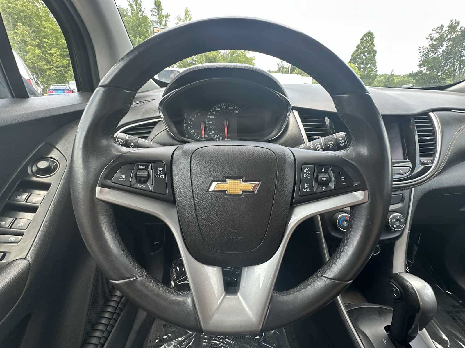 Used 2021 Chevrolet Trax LT w/ Premium Seat Package AWD/4WD image 24
