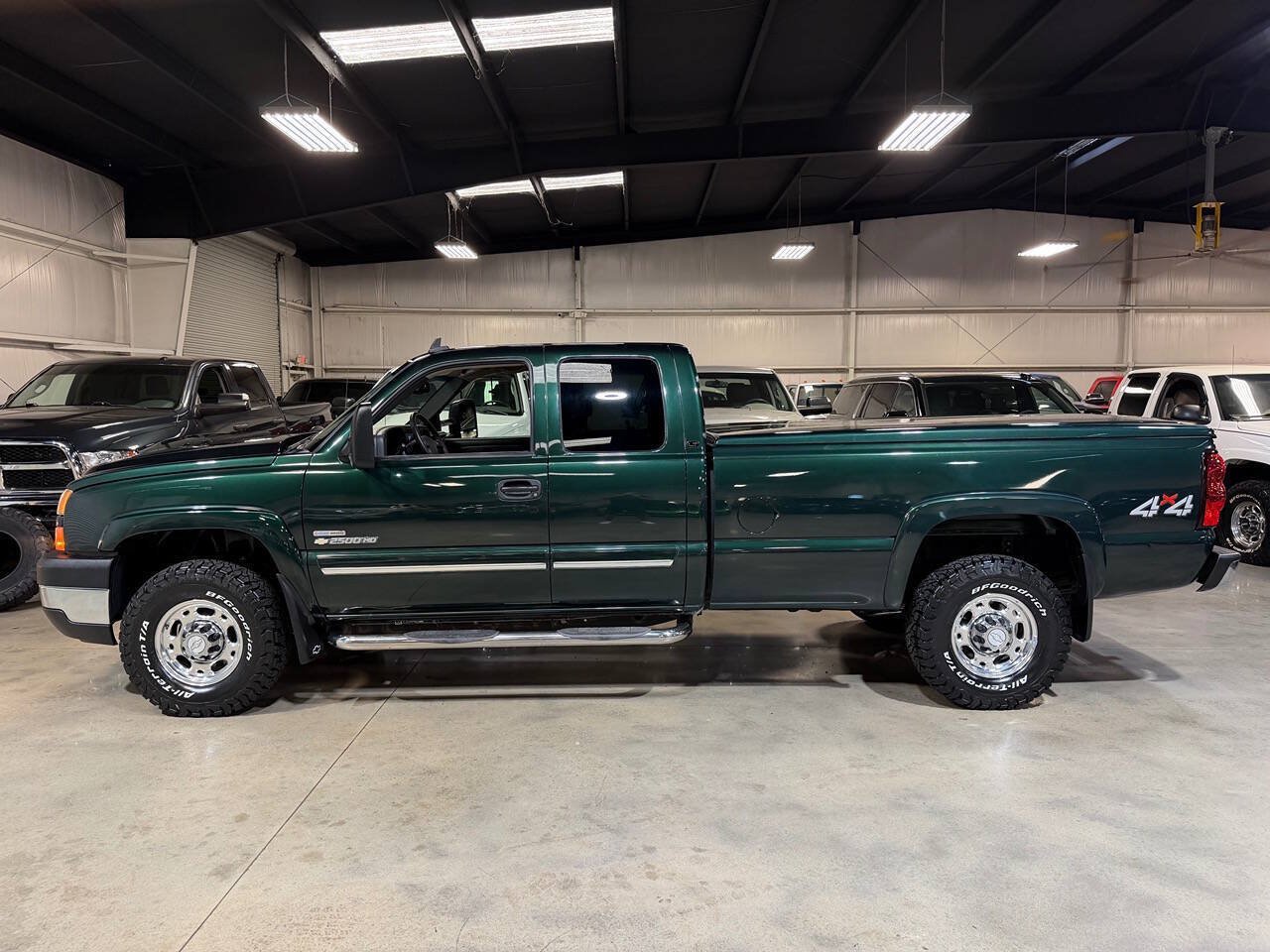 Used 2006 Chevrolet Silverado 2500 LT w/ Heavy-Duty Power Package AWD/4WD image 6