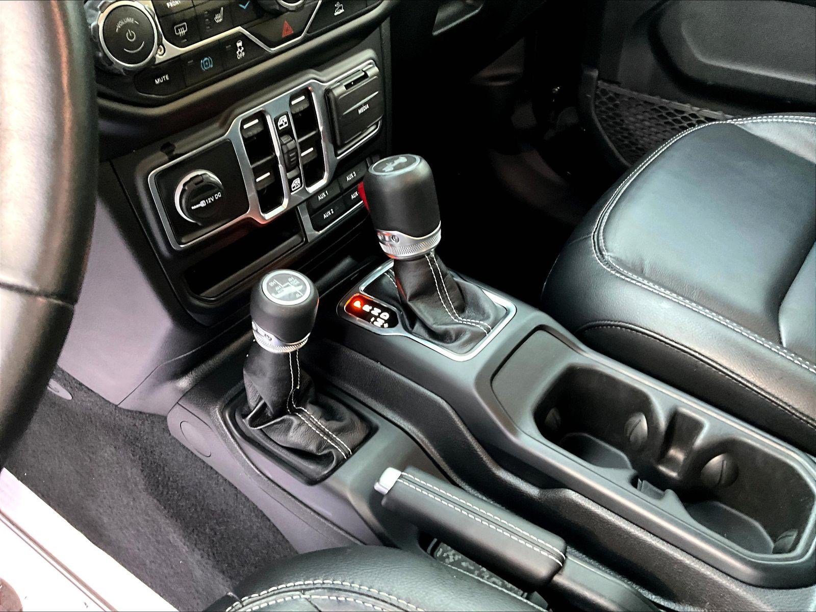 Used 2023 Jeep Wrangler Unlimited Sahara w/ Cold Weather Group AWD/4WD image 18