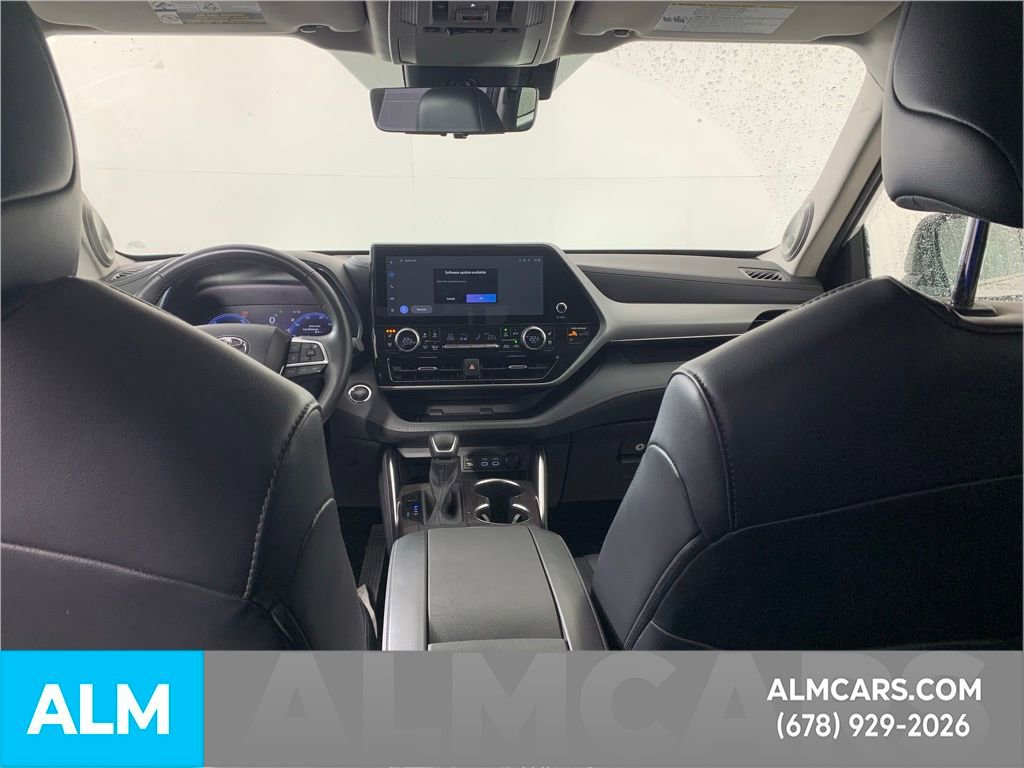 Used 2023 Toyota Highlander Platinum image 30