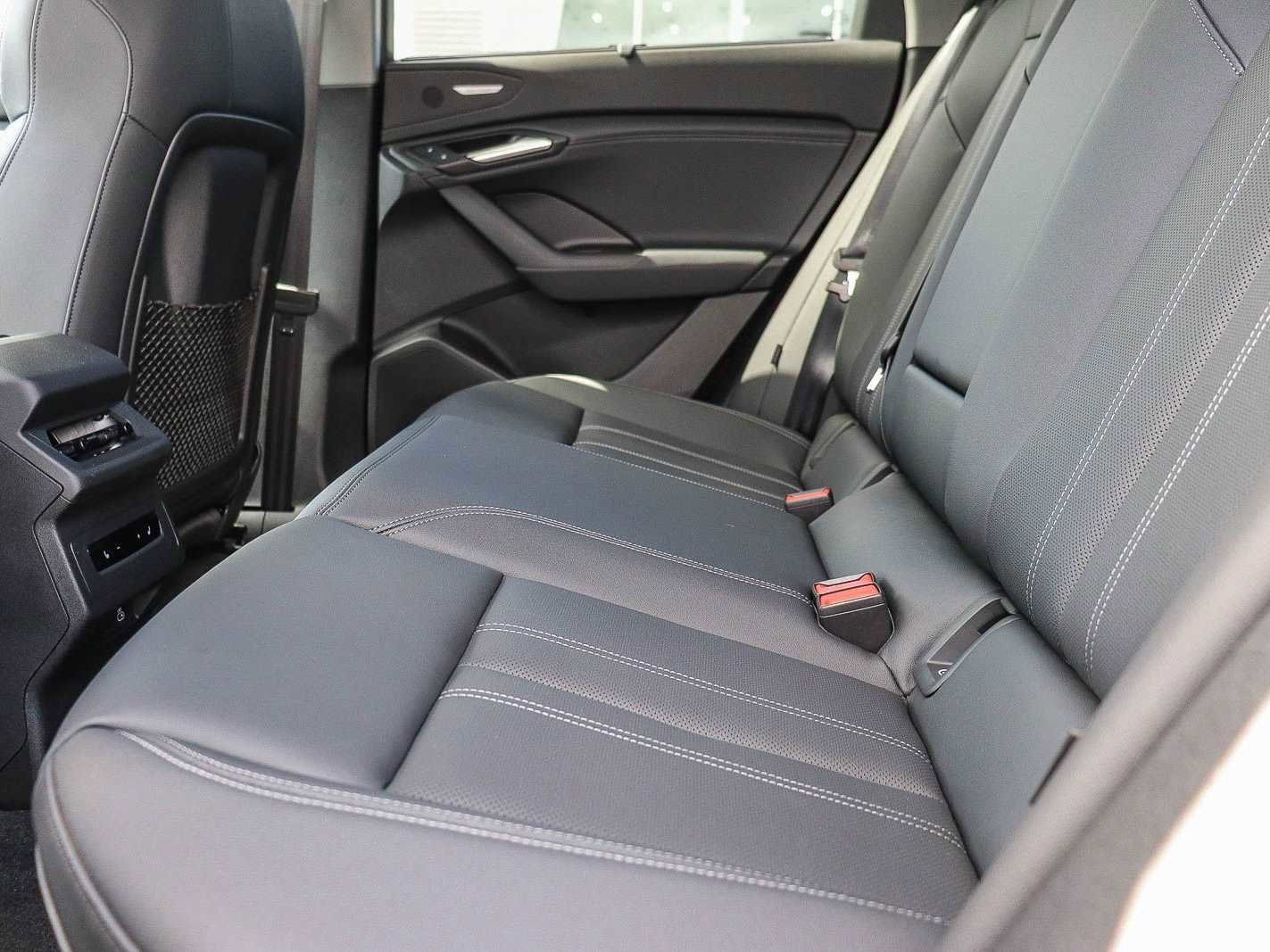 Used 2025 Audi Q6 e-tron Premium Plus w/ Premium Plus AWD/4WD image 19